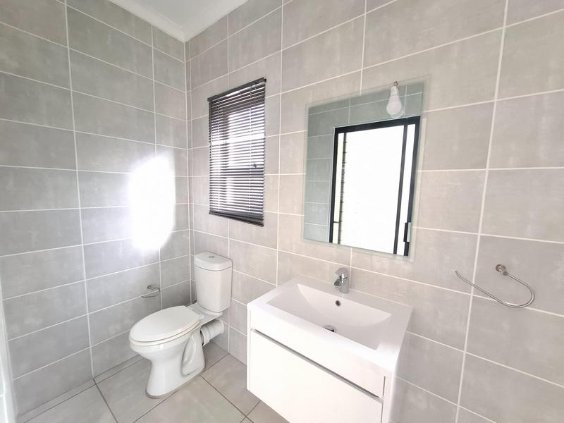 To Let 2 Bedroom Property for Rent in Paardevlei Western Cape